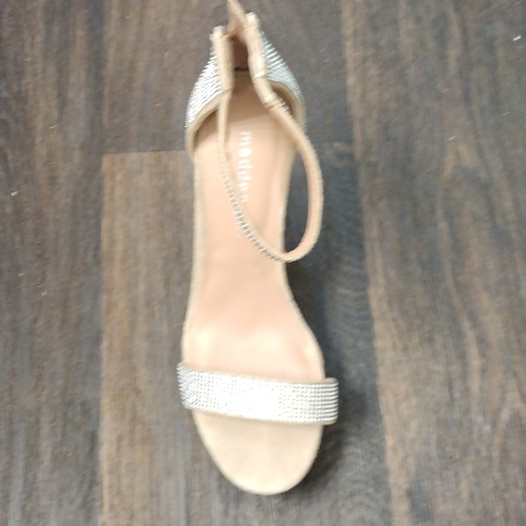 Heels - Picture 2 of 3